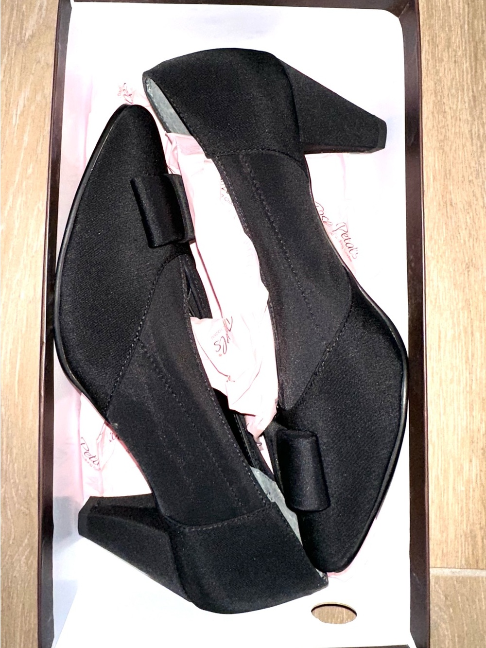 NIB Rose Petals by Walking Cradles Black Satin Pump with Bow,Style Hope, size 8